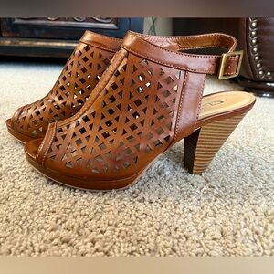 CL by Laundry Brown Peek-a-Boo Open Toe Heels Women’s size 9.5